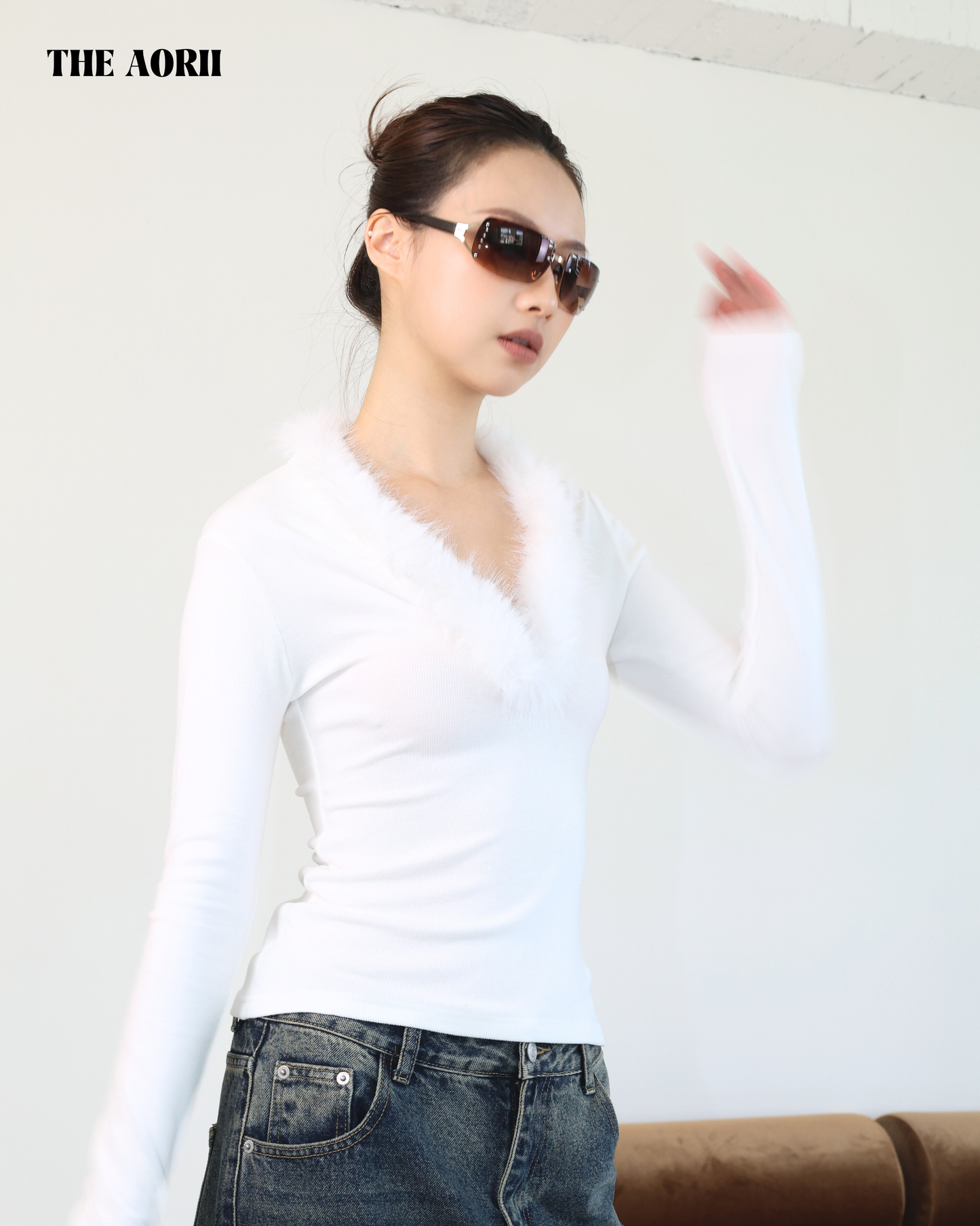 20222(2color) - 白 毛毛Ｖ領長袖修身上衣